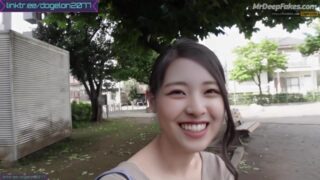 Yuna (신유나) has her needs satisfied by two guys / ITZY 있지어른들의 비디오