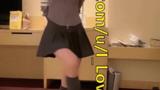 Foot fetish porn, hot brunette dominates fat man Yang Mi (杨幂 假色情片)