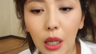 Nude secretary Tong Liya gets cum and golden rain in mouth/佟丽娅 假色情片