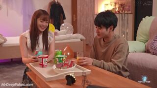 Guy touches Gyeongree pussy with his fingers, fakeapp / 진짜 가짜 경리